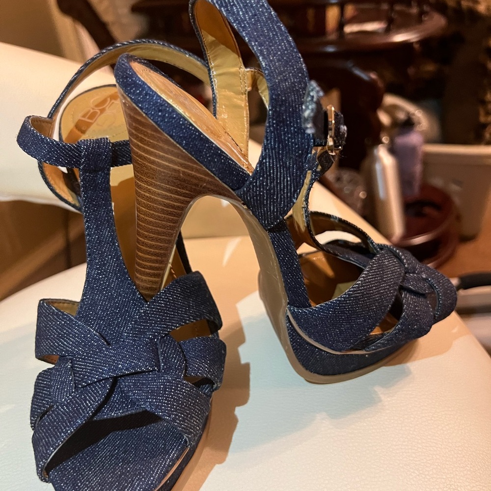 Size 7B BCBG denim plate form stiletto heels - Picture 10 of 10
